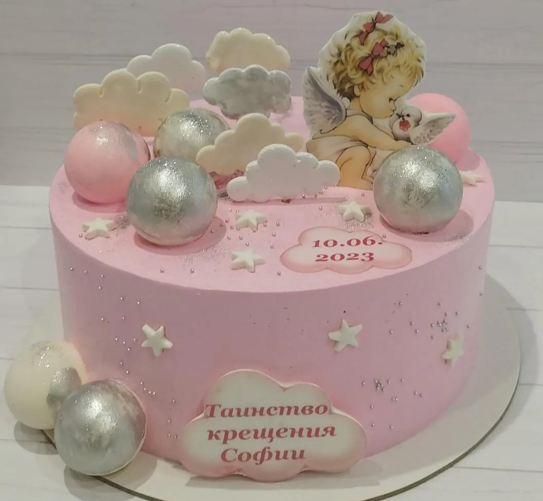 Нежный розовый торт «Таинство Крещения» со спящим ангелочком и серебряными сферами